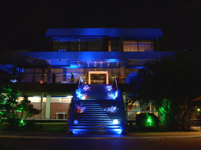 Qué servicios ofrece el Salón Azul en La Plata