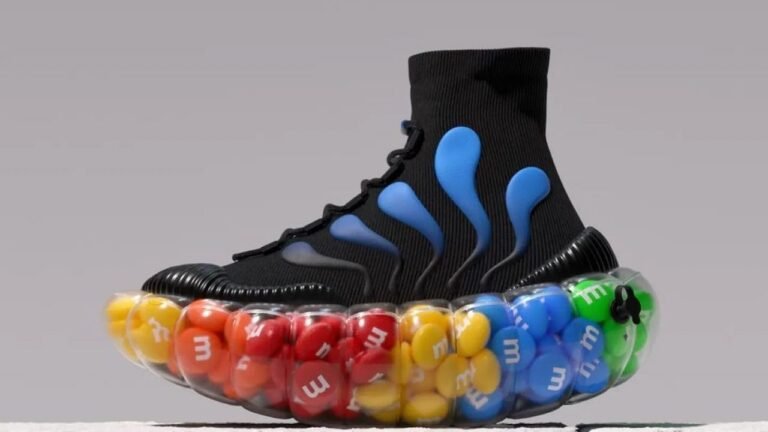 zapatillas nike coloridas bajo la luz solar