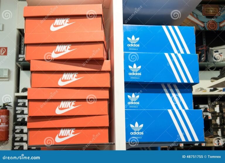 zapatillas nike y adidas lado a lado